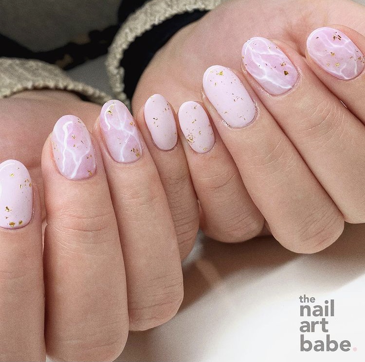 PrettyLittleThing в X: „💗💅 NAIL INSPO 💅💗 Pink marble swirls with gold  flakes 🤩 We're LOVING these 🎀✨ by @ isabelmaynails on insta 💫  https://t.co/w4IhKx2e3v“ / X