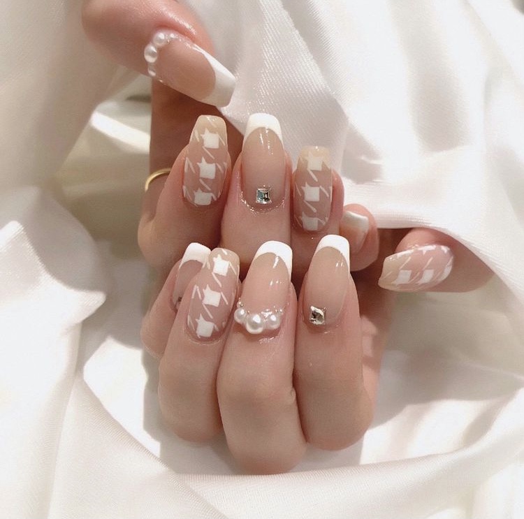 French tip nails ideas that are heavenly - Ice Cream and Clara