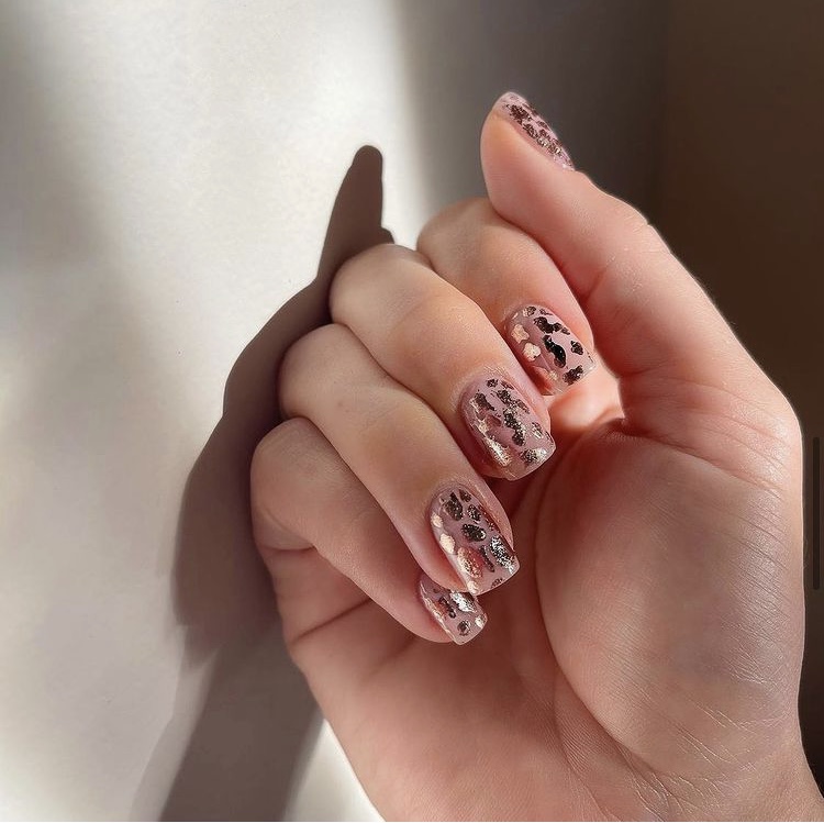 Simple rose gold nails ideas