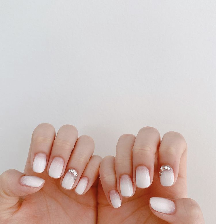 Short Ombre white nails