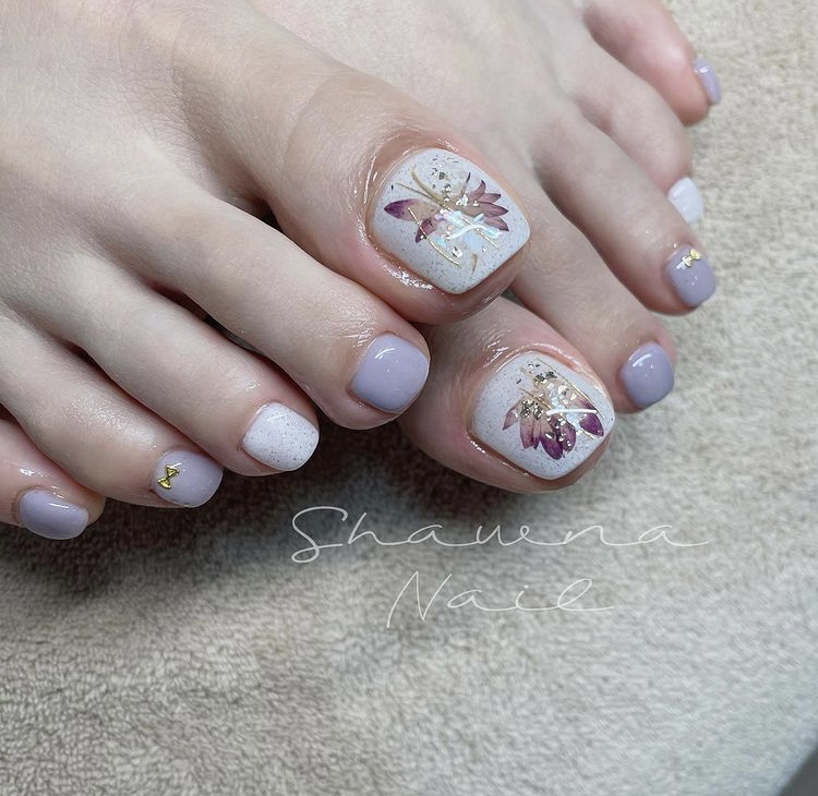 Glitter flower toe nail designs