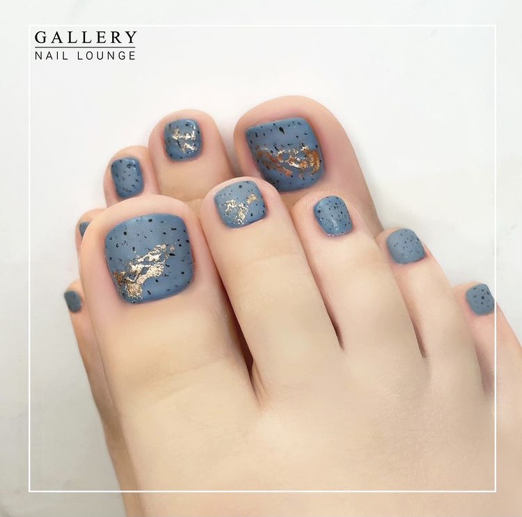 Gold Blue toe nail designs