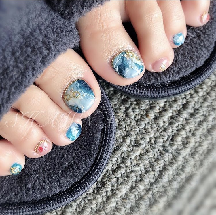 Ocean Blue toe nail designs