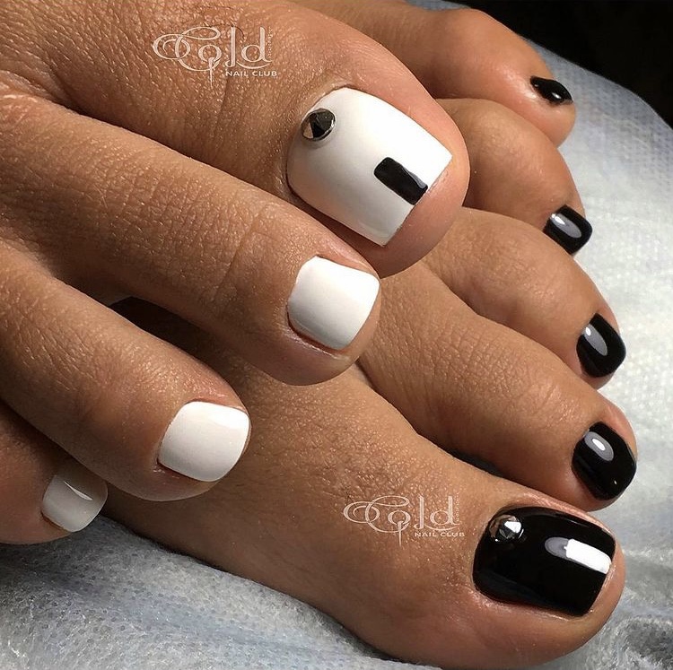 Minimalist black toe nail designs