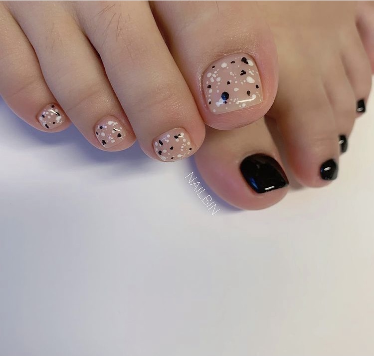 Spots black toe nail designs