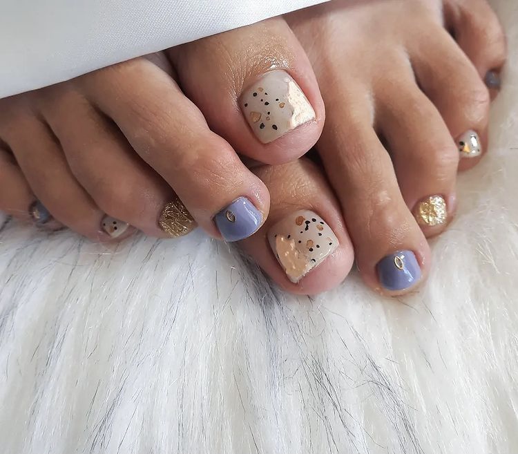 Abstract Fall pedicure ideas