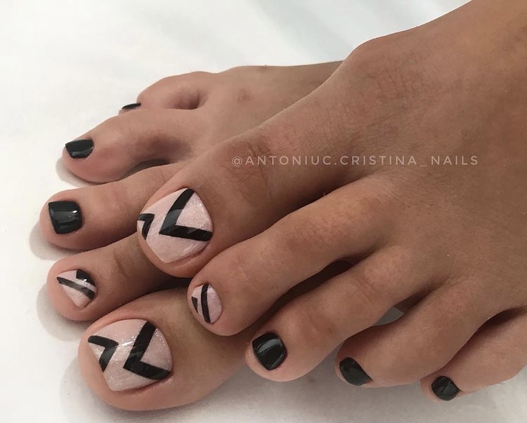 Trendy black toe nail designs