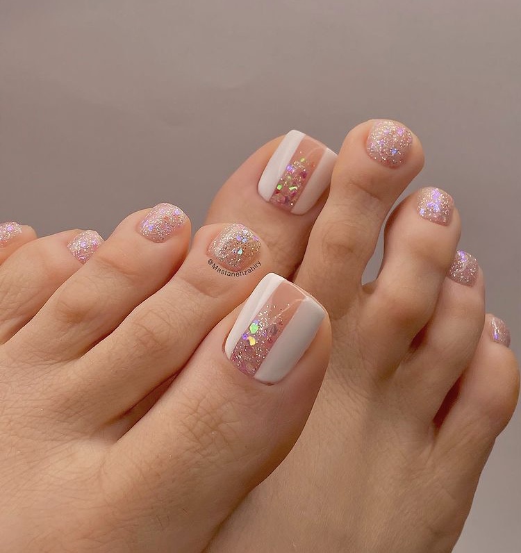 Discover more than 159 gold nail polish on toes super hot