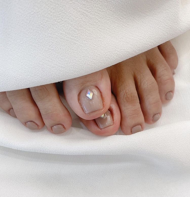 Best Nude and Neutral Toe Nail Designs ideas - Ice Cream and Clara