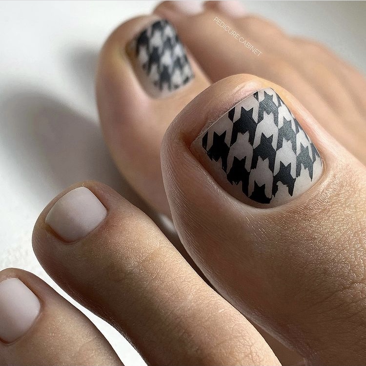 Best Classy black toe nail designs
